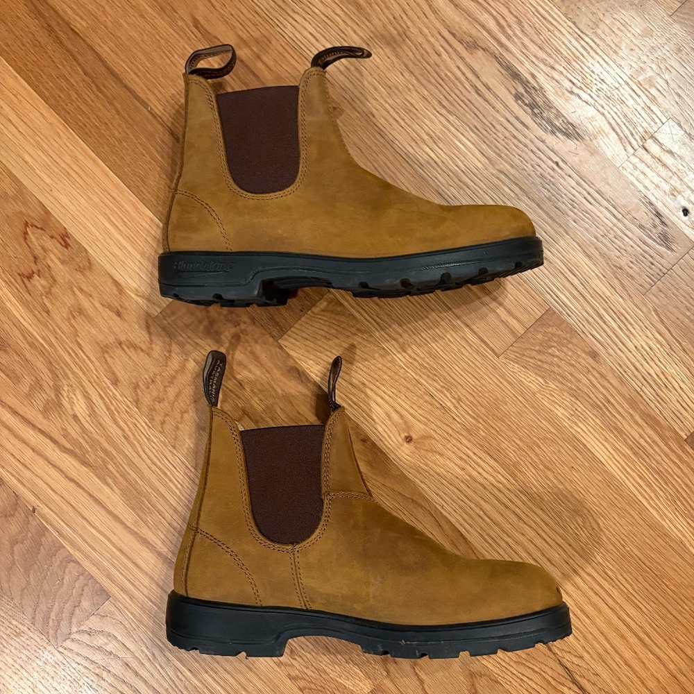 Blundstone #562 - Crazy Horse Brown. Women's 9/Men's 6.5